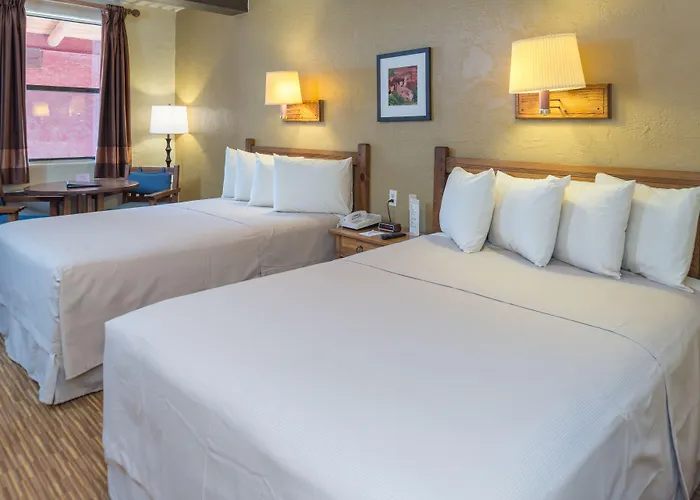 Thunderbird Hotel 4*