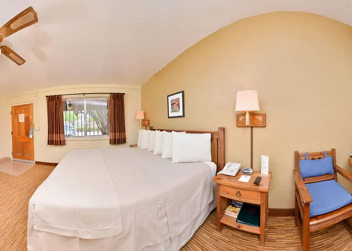 Hotel Thunderbird