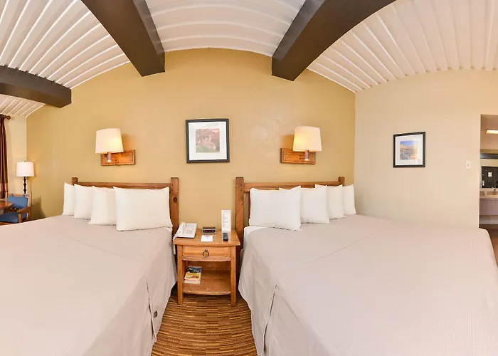 Thunderbird Hotel 4*