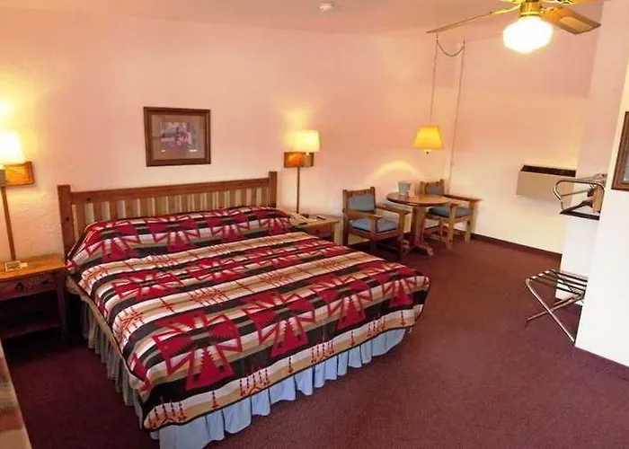 Thunderbird Hotel 4*