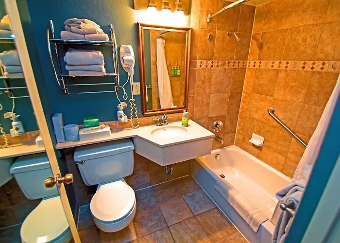 Hotel Thunderbird 4*